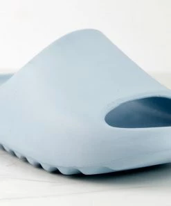 SHOE BARGAIN WAREHOUSE (WWW.SBWSHOES.COM) Agency 01 Womens Horizontal Grooved Outsole Slides