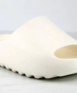 SHOE BARGAIN WAREHOUSE (WWW.SBWSHOES.COM) Agency 01 Womens Horizontal Grooved Outsole Slides