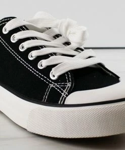 Forever Classic 01 Women's Low Top Lace Up Canvas Sneakers