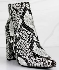 Bamboo BellFlower 09 Womens Chunky Heeled Pointed Toe Ankle Booties Women's