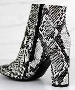 Bamboo BellFlower 09 Womens Chunky Heeled Pointed Toe Ankle Booties Women's